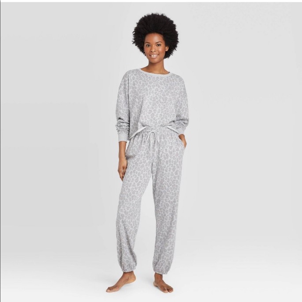 Colsie Gray Leopard-Print Lounge Set